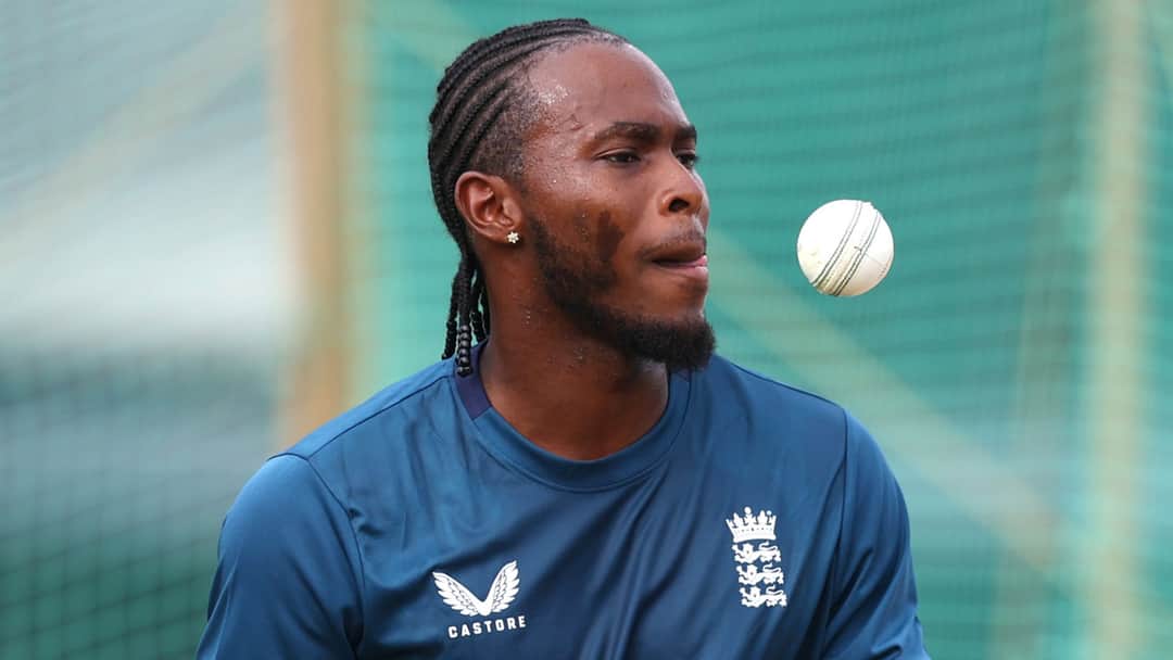 Jofra Archer in action